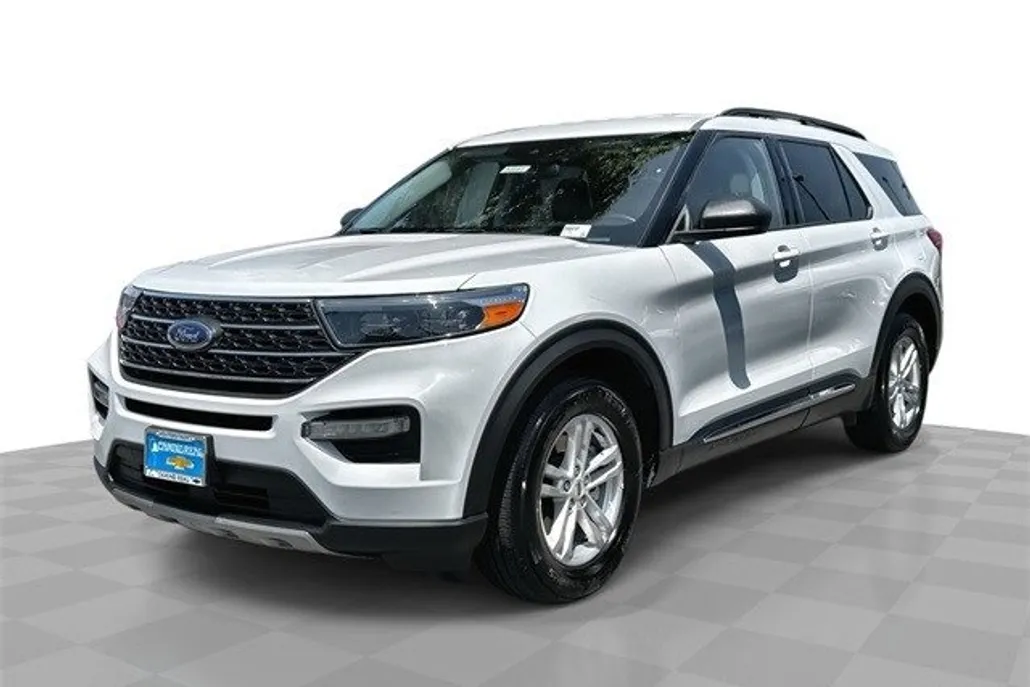 2023 Ford Explorer XLT photo 1