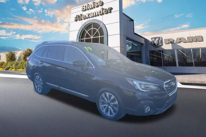 2019 Subaru Outback Touring photo 1