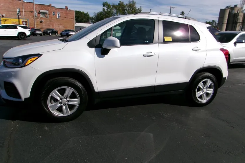 2022 Chevrolet Trax LT photo 1