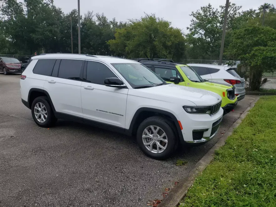 2024 Jeep Grand Cherokee Limited photo 1
