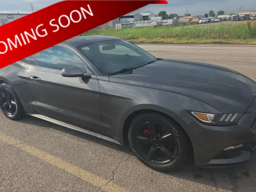 2017 Ford Mustang V6 photo 1