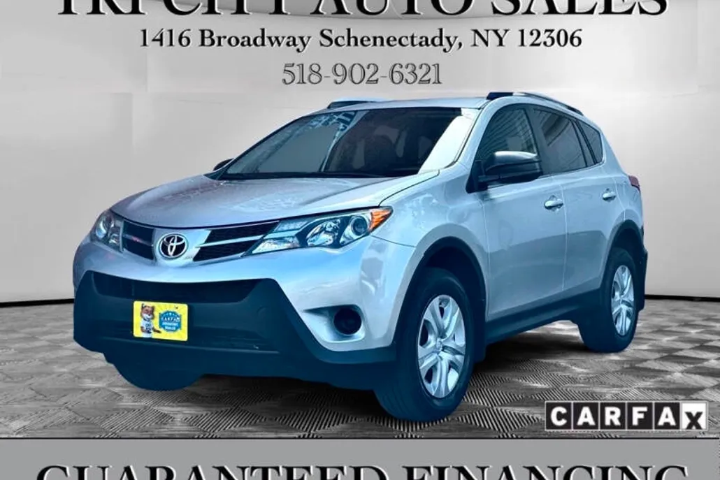 2014 Toyota RAV4 LE photo 1