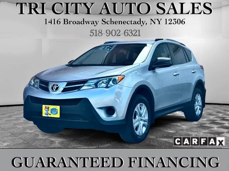 2014 Toyota RAV4 LE photo 1
