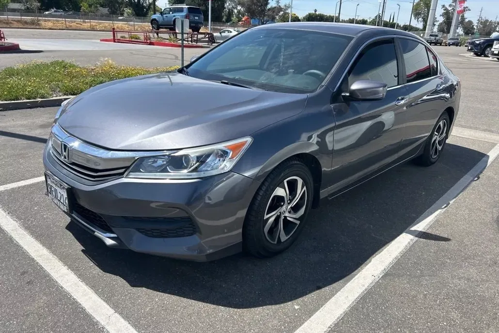 2017 Honda Accord LX photo 1