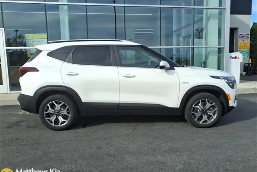 2022 Kia Seltos EX photo 1