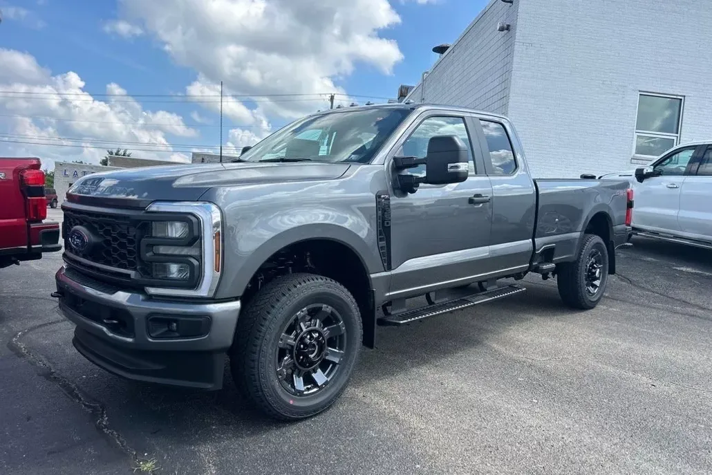 2025 Ford F-350 photo 1