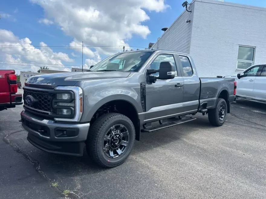 2025 Ford F-350 photo 1