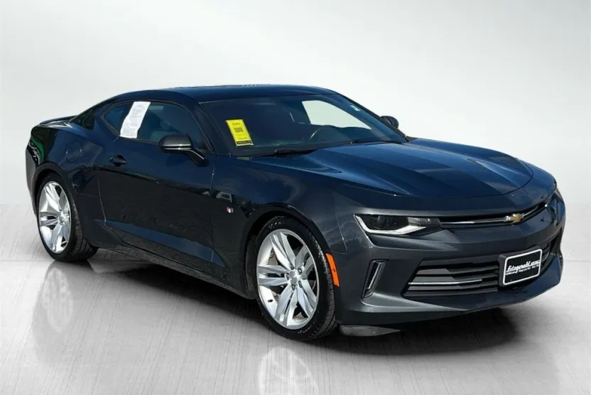 2017 Chevrolet Camaro 1LT photo 1