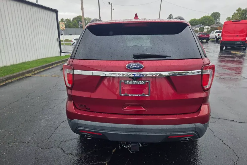 2017 Ford Explorer Base photo 1