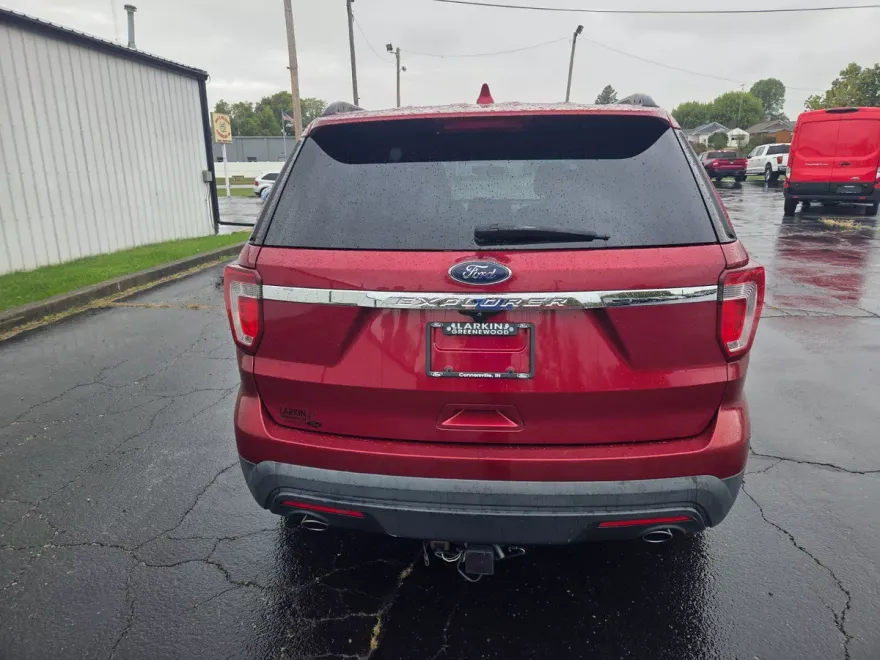 2017 Ford Explorer Base photo 1