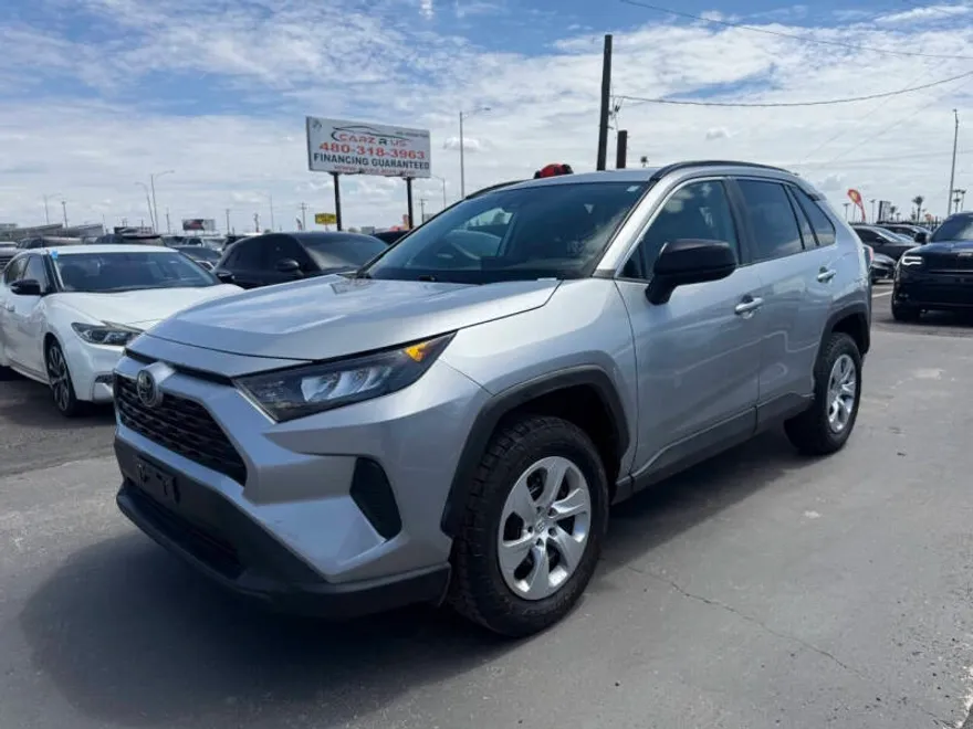 2021 Toyota RAV4 LE photo 1