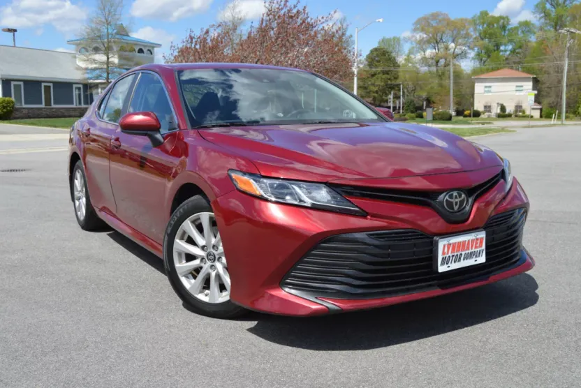 2020 Toyota Camry LE photo 1