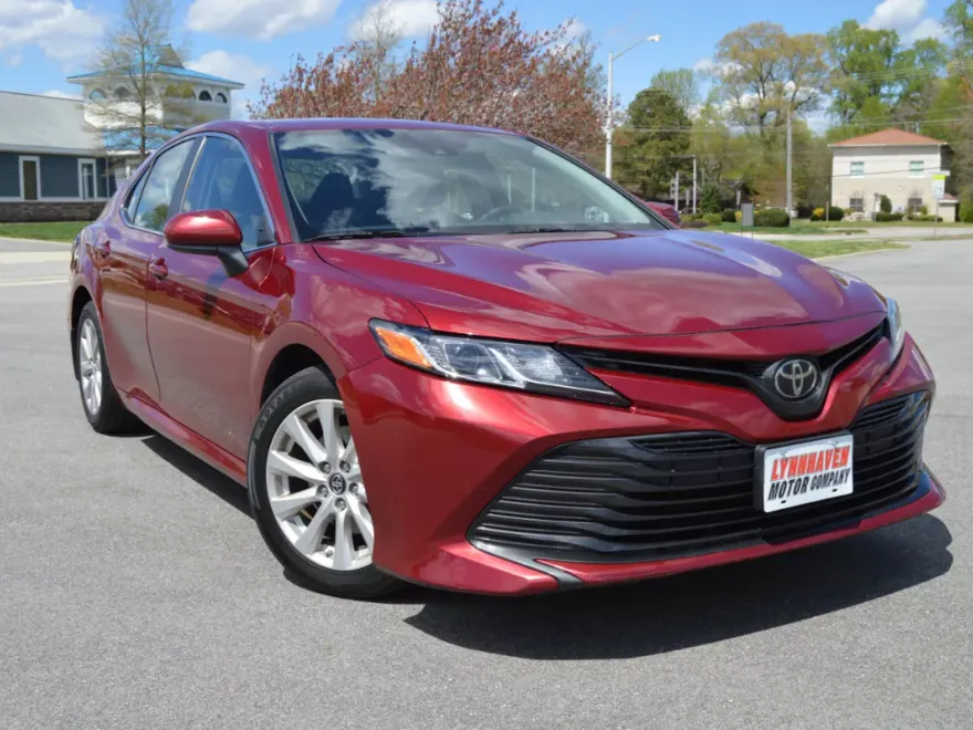 2020 Toyota Camry LE photo 1