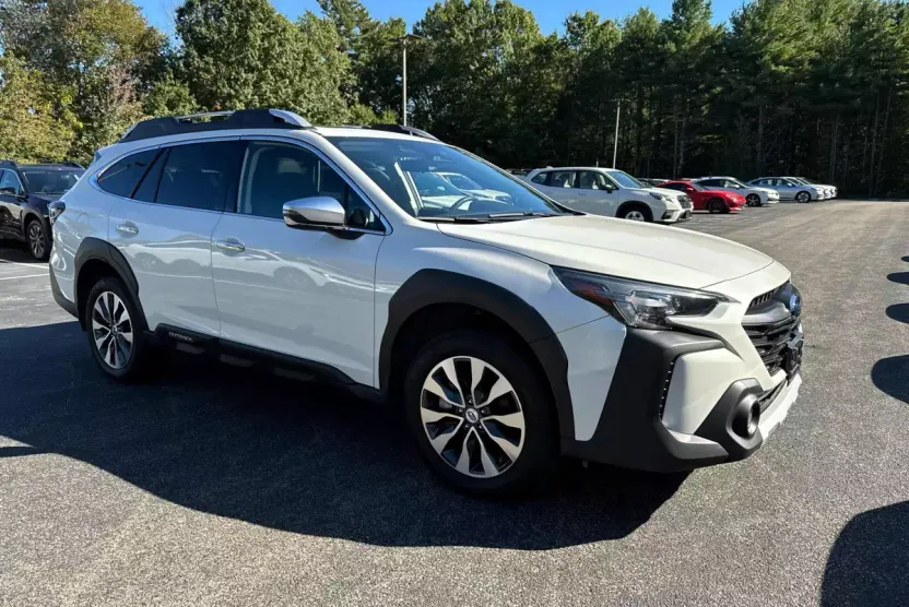2023 Subaru Outback Touring photo 1