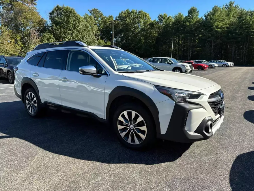 2023 Subaru Outback Touring photo 1