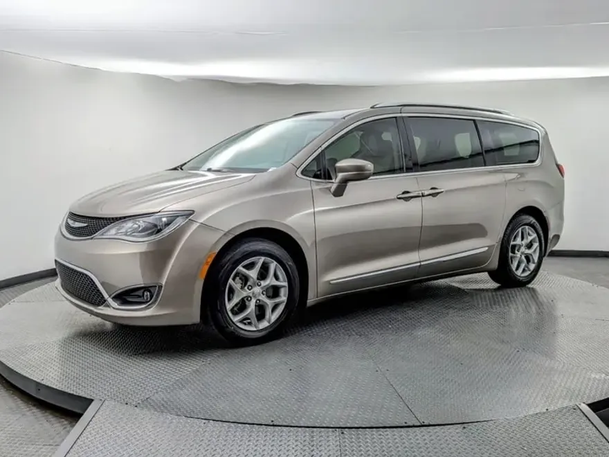 2018 Chrysler Pacifica Touring Plus photo 1