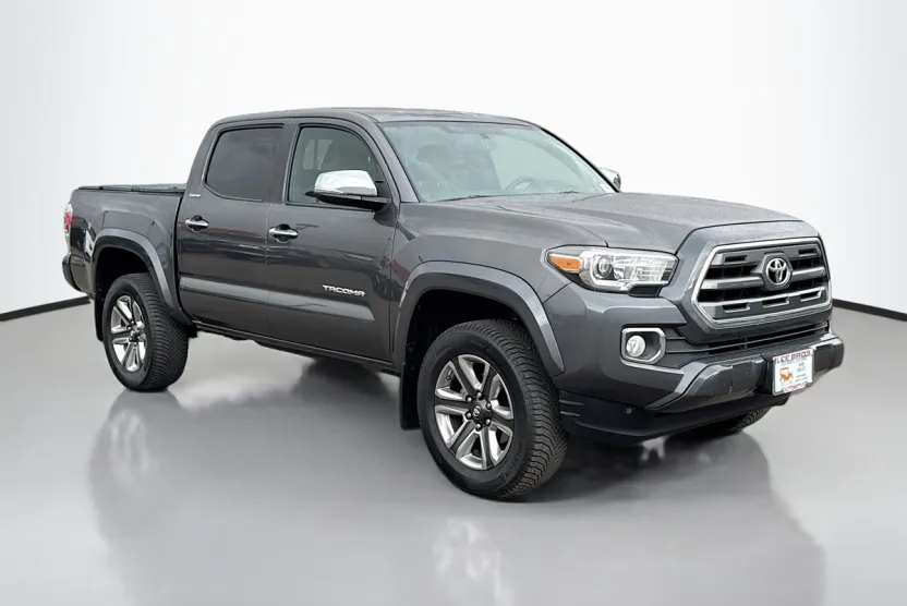 2017 Toyota Tacoma Limited V6 photo 1