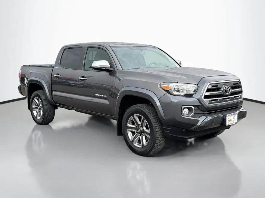 2017 Toyota Tacoma Limited V6 photo 1