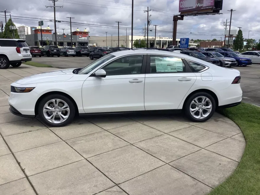 2025 Honda Accord LX photo 1