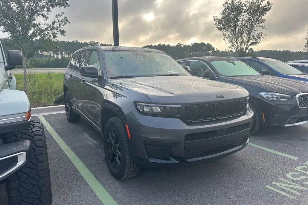 2024 Jeep Grand Cherokee Altitude photo 1