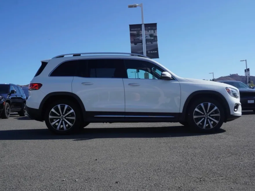 2023 Mercedes Benz GLB 250 4MATIC photo 1