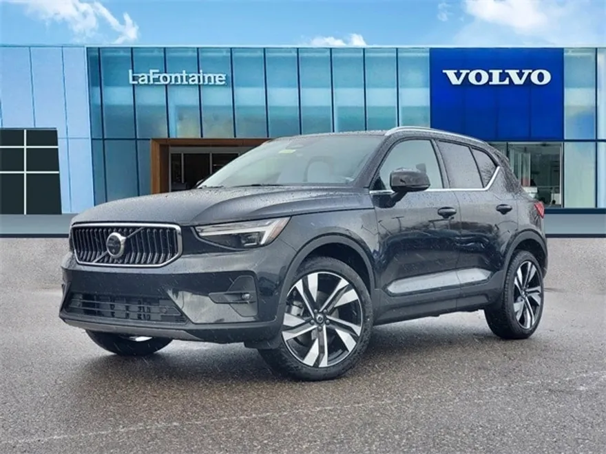 2025 Volvo XC40 Plus photo 1