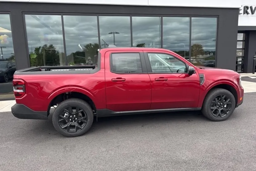 2025 Ford Maverick Lariat photo 1