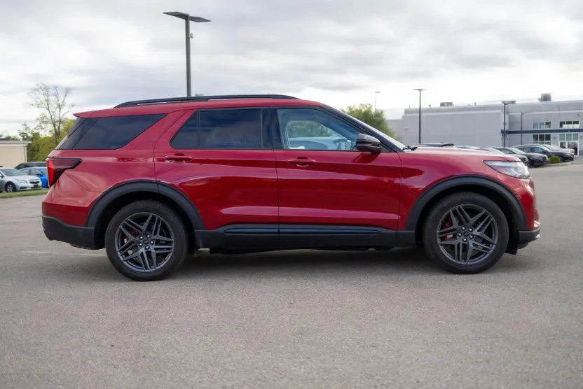 2025 Ford Explorer ST photo 1