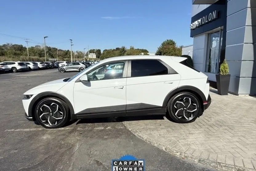 2024 Hyundai Ioniq 5 SE photo 1