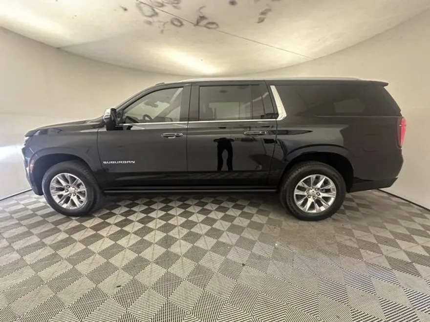 2025 Chevrolet Suburban Premier photo 1