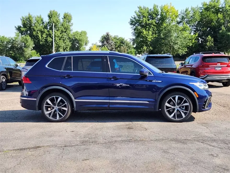 2022 Volkswagen Tiguan SEL Premium R-Line photo 1