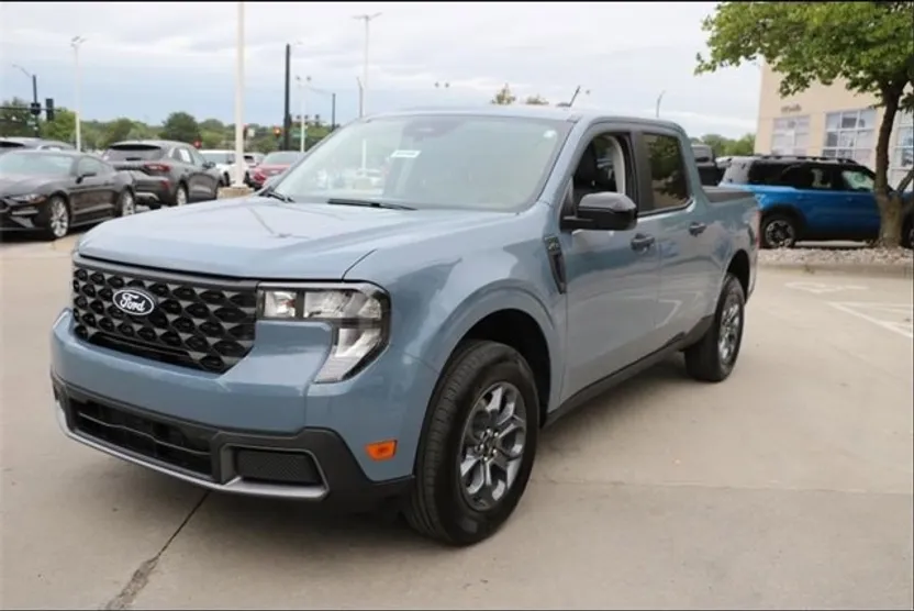 2025 Ford Maverick XLT photo 1
