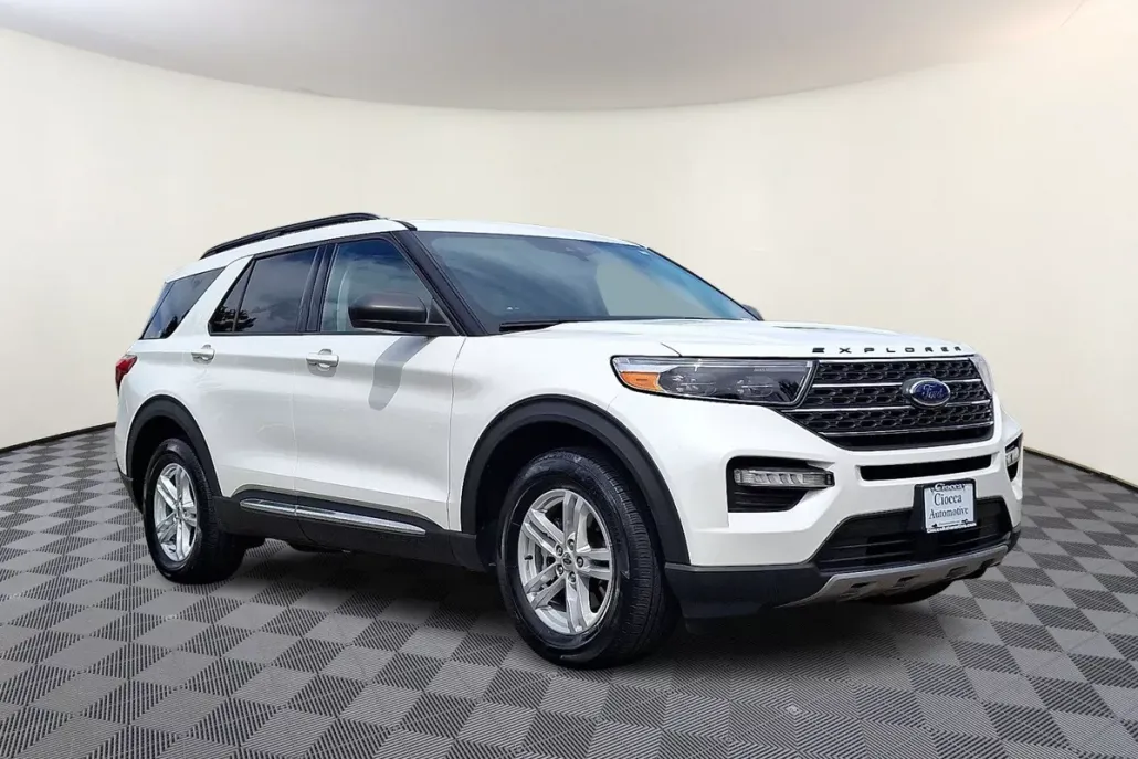 2022 Ford Explorer XLT photo 1