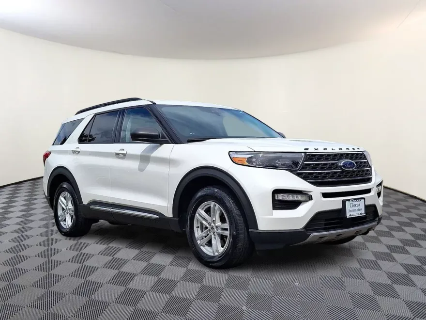 2022 Ford Explorer XLT photo 1
