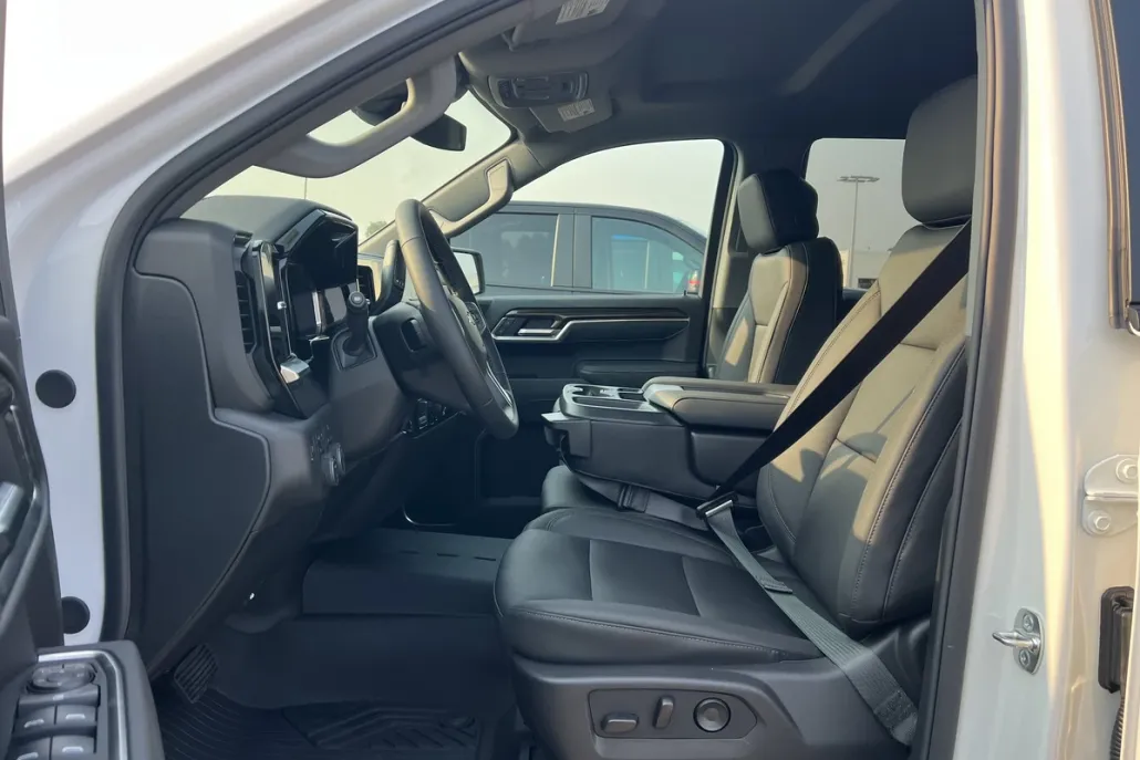 2026 Chevrolet Silverado 1500 LT photo 1