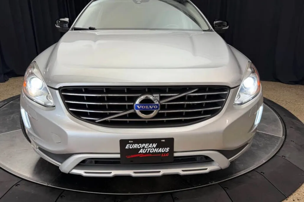 2017 Volvo XC60 T6 Dynamic photo 1