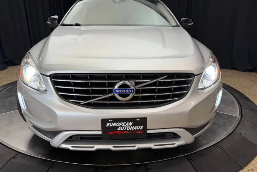 2017 Volvo XC60 T6 Dynamic photo 1