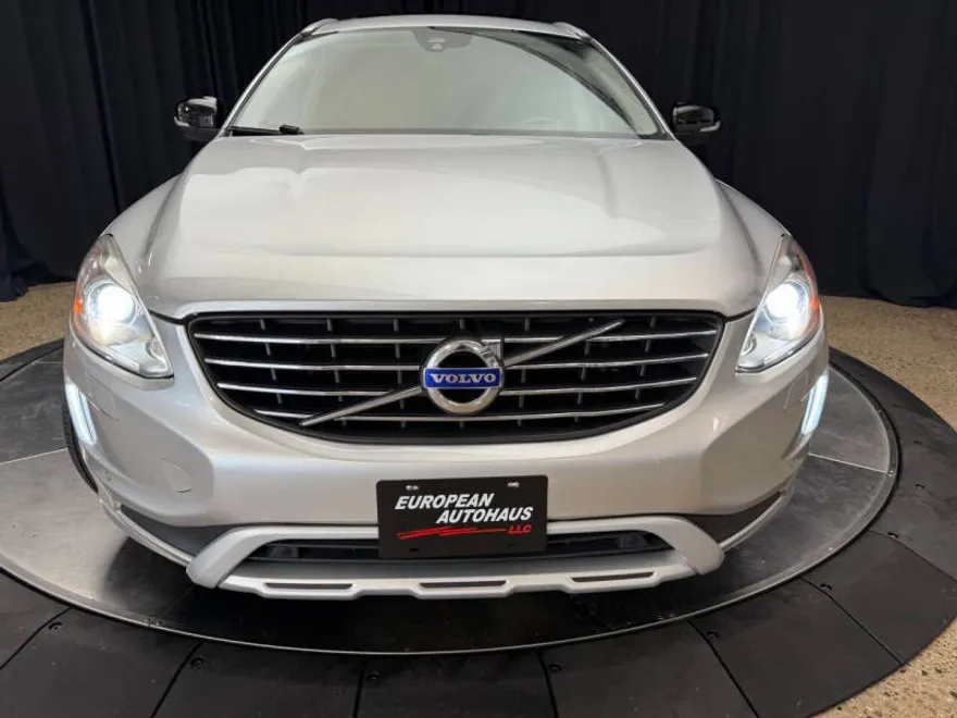 2017 Volvo XC60 T6 Dynamic photo 1