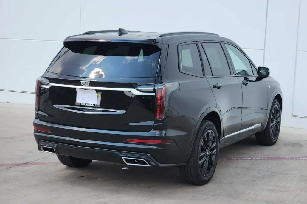 2025 Cadillac XT4 Sport photo 1