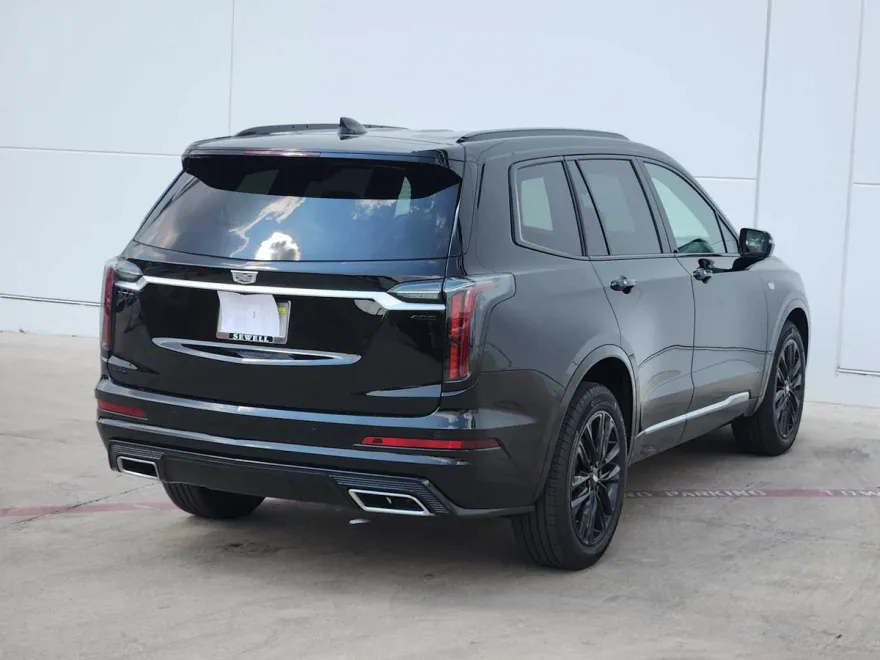 2025 Cadillac XT4 Sport photo 1