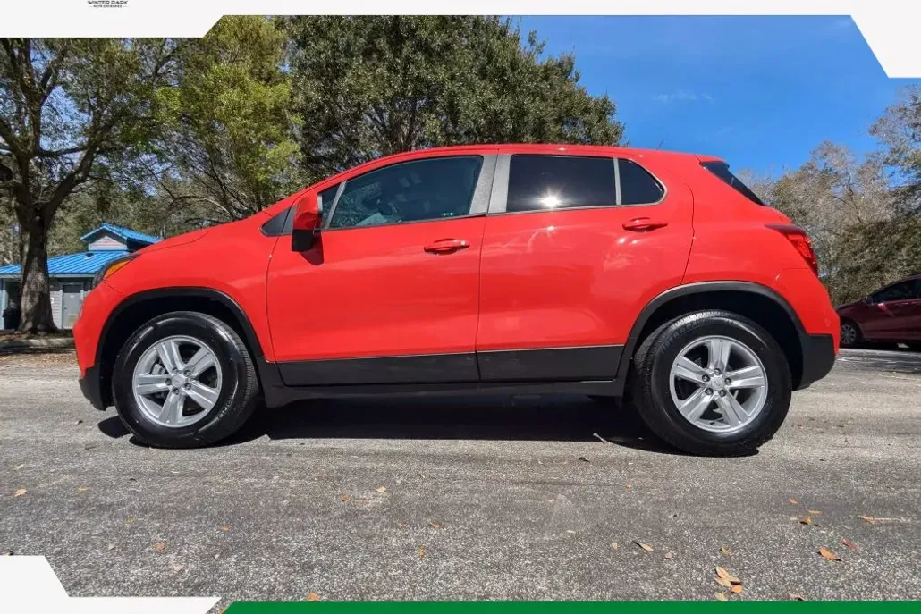 2020 Chevrolet Trax LS photo 1