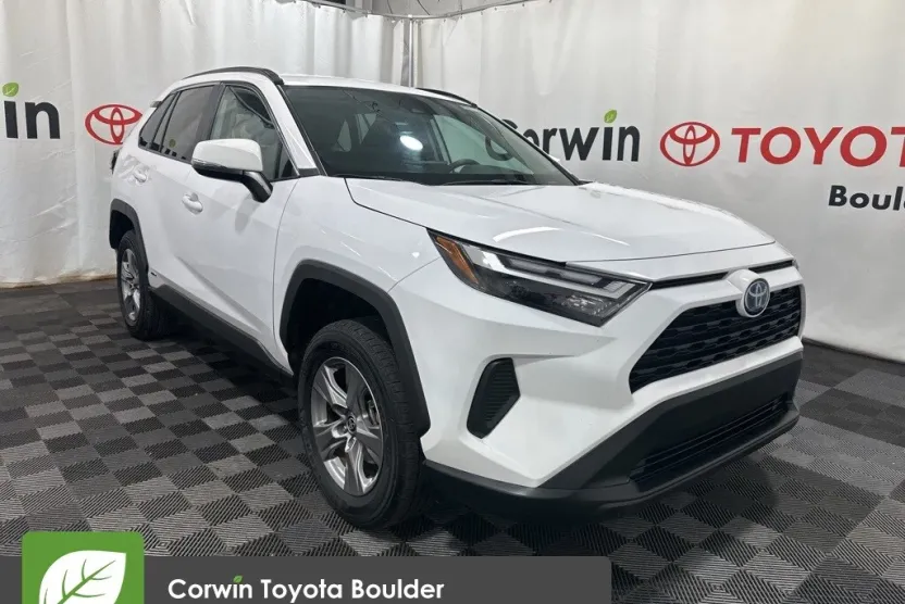 2024 Toyota RAV4 Hybrid XLE photo 1