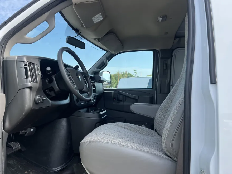 2025 Chevrolet Express Cargo 3500 photo 1