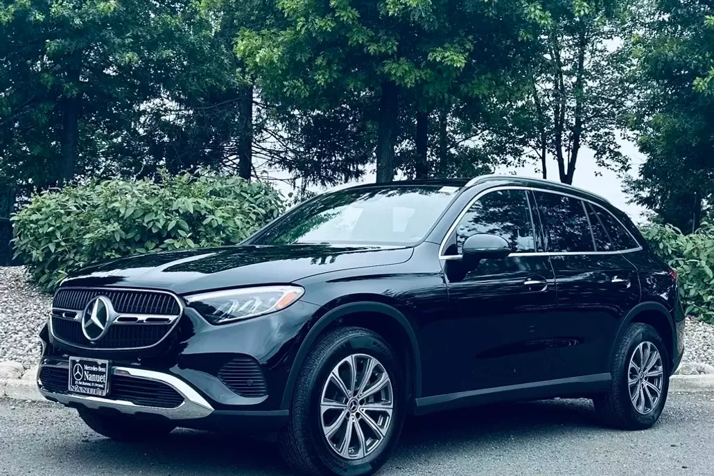 2025 Mercedes Benz GLC 300 4MATIC photo 1