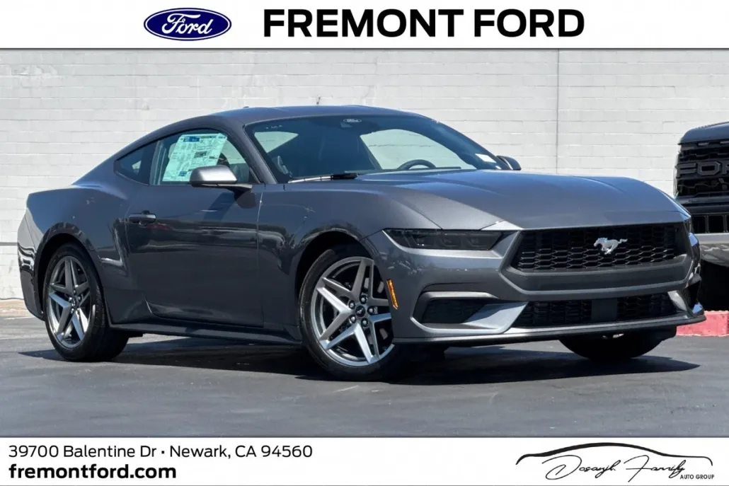 2025 Ford Mustang EcoBoost photo 1