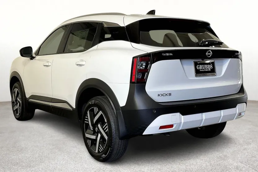 2026 Nissan Kicks SV photo 1