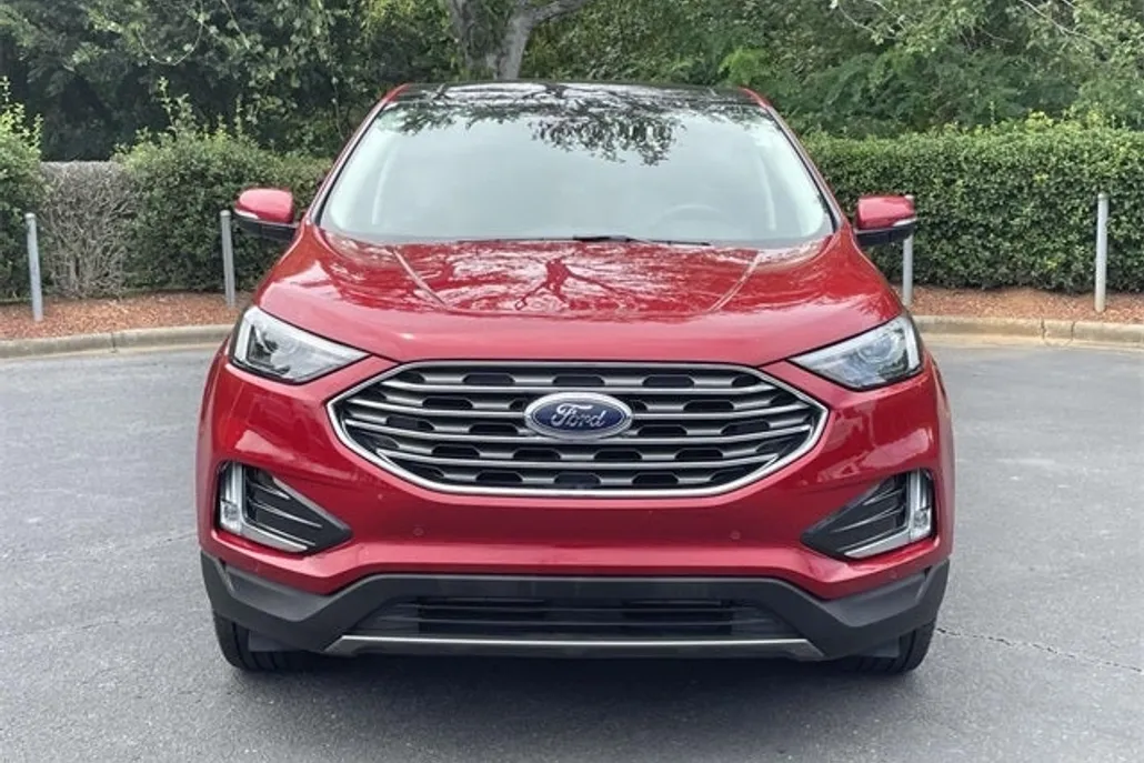 2022 Ford Edge Titanium photo 1