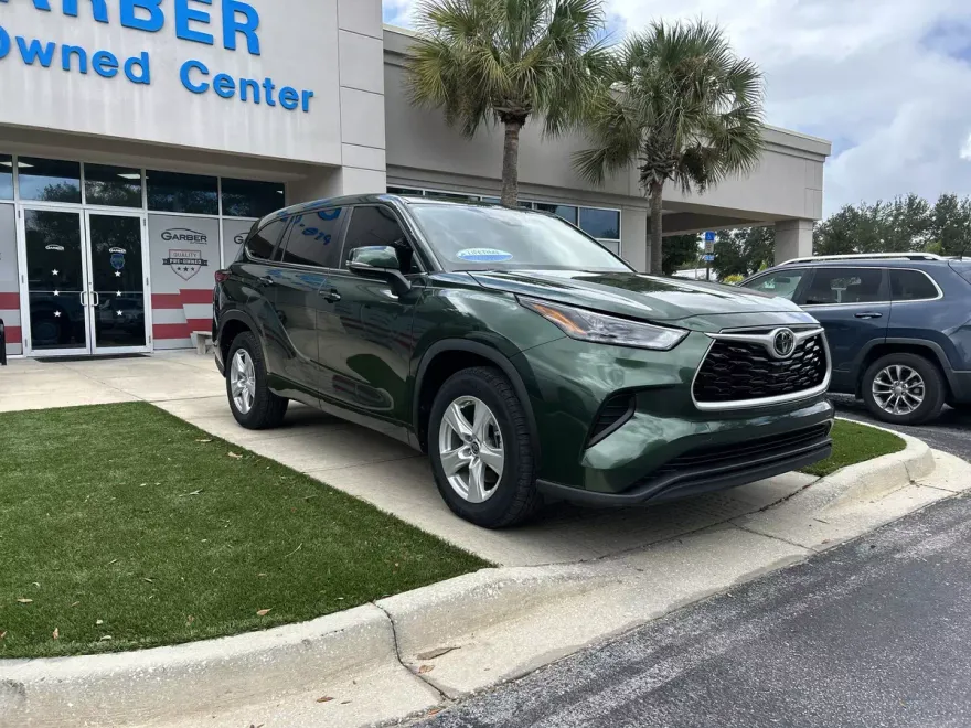 2023 Toyota Highlander L photo 1