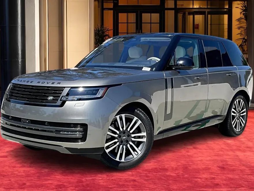 2023 Land Rover Range Rover SE photo 1