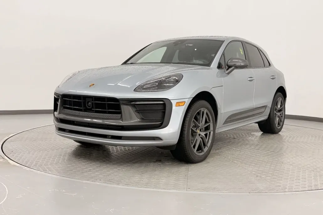 2025 Porsche Macan T photo 1